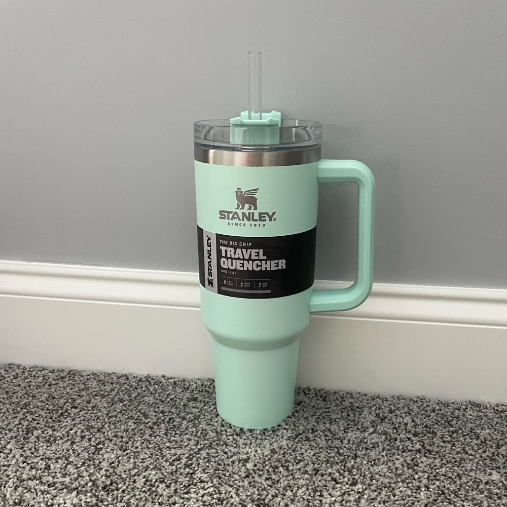 Stanley 40oz quencher color is Bay